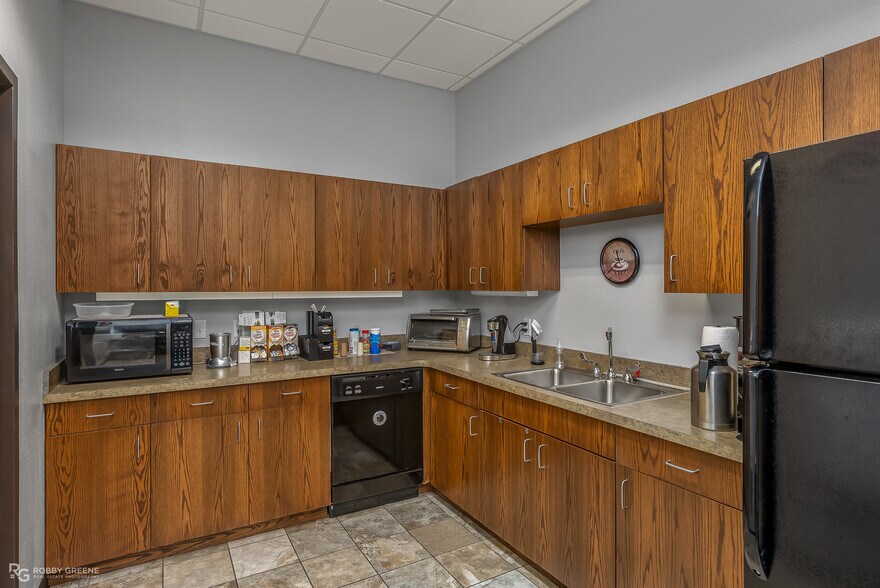 More Photos Of 10100 Woolworth Rd, Keithville Medical For Lease