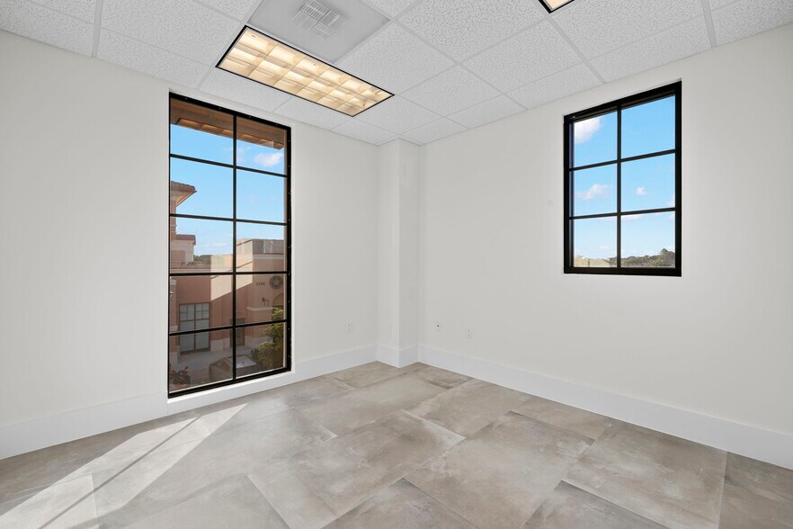 More Photos Of 23150 Fashion Dr, Estero Storefront Retail Office For Lease