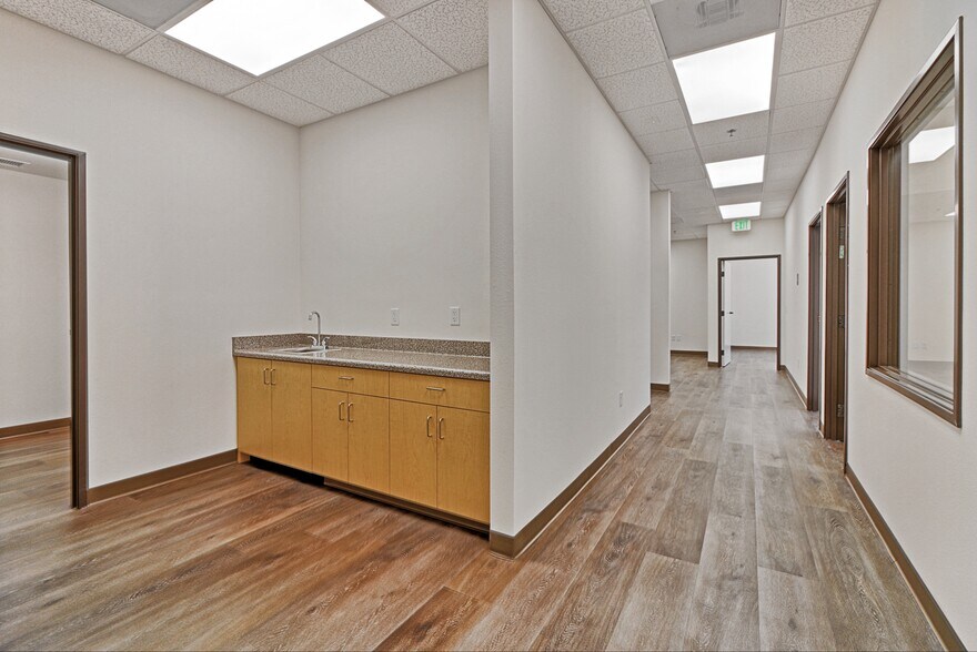 More Photos Of 4483 McGrath St, Ventura Service For Lease