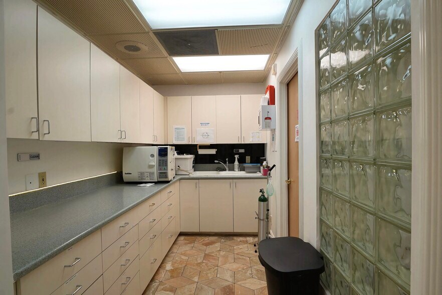 More Photos Of 650 W Boynton Beach Blvd, Boynton Beach Medical For Sale