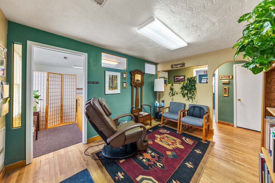 More Photos Of 1745 Ashland St, Ashland Medical For Sale