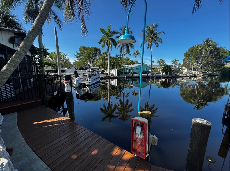 More Photos Of 3350 Bayshore Dr, Naples Hotel For Sale