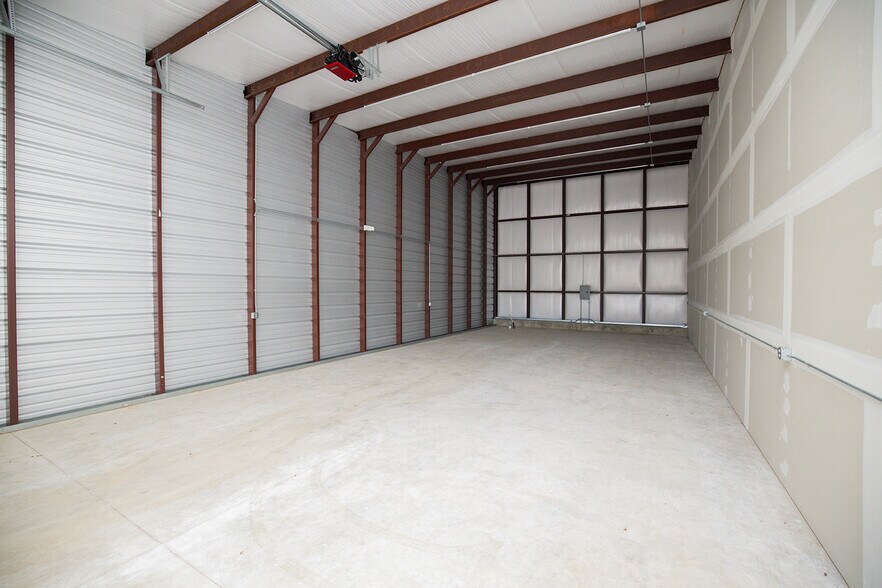 More Photos Of 1532 E Mason Dr, Kechi Self Storage For Sale