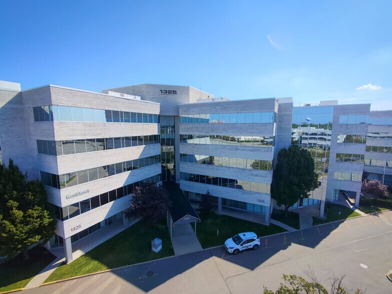 Primary Photo Of 1325 Franklin Ave, Garden City Office For Sale