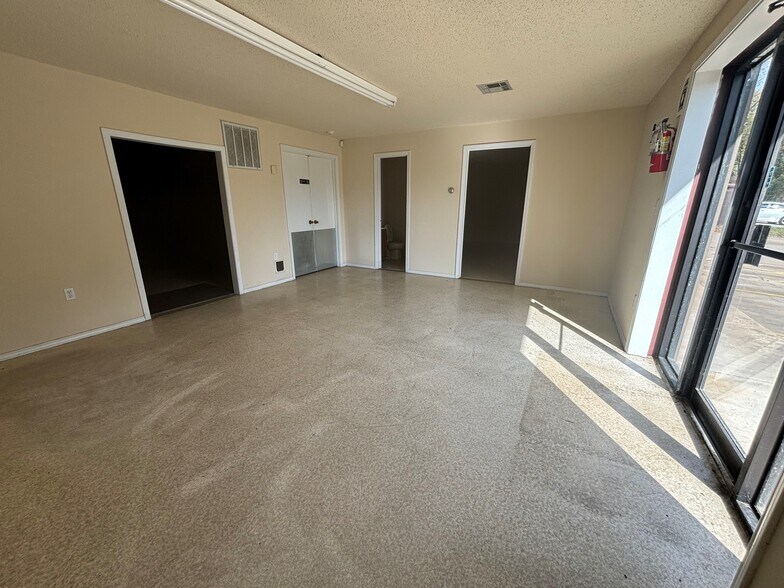 More Photos Of 403 Vine St, Van Buren Unknown For Lease