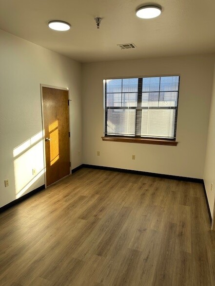 More Photos Of 416 W 15th St, Edmond Medical For Sale