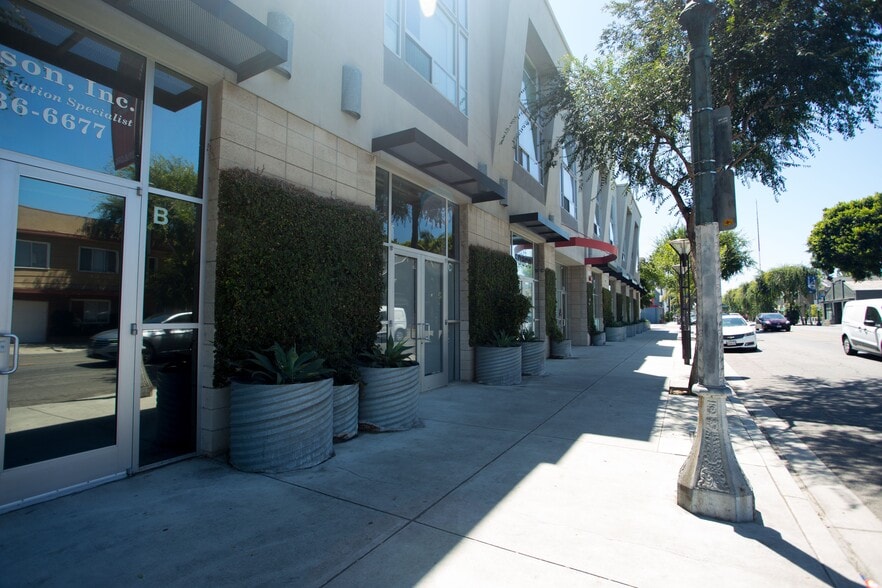 More Photos Of 820-834 E 4th St, Long Beach Storefront Retail Office For Sale
