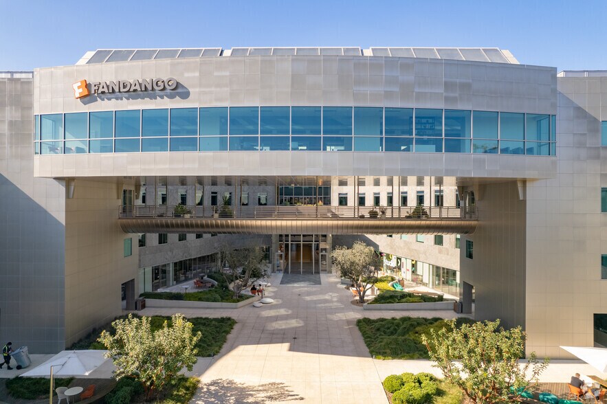 More Photos Of 407 N Maple Dr, Beverly Hills Coworking Space