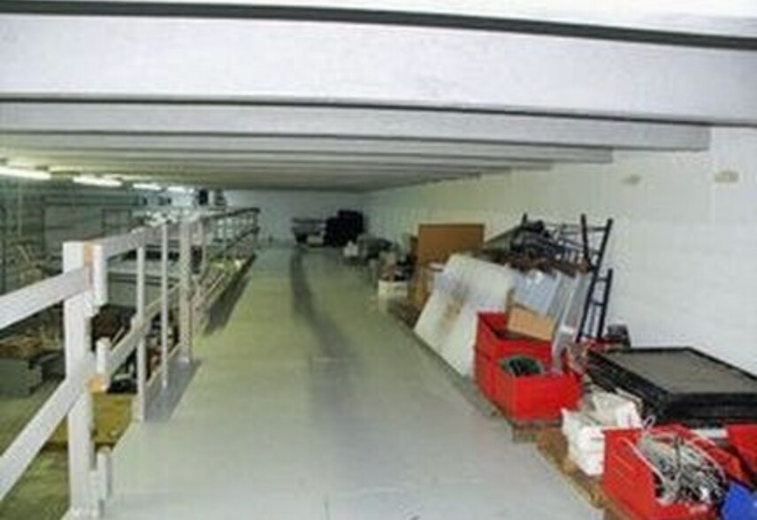 More Photos Of 2 N Blackwater Ln, Key Largo Showroom For Lease