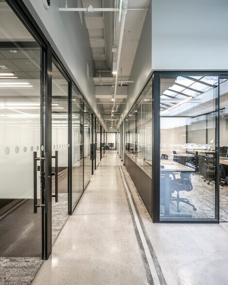 More Photos Of 3 Greenway Plz, Houston Office For Lease