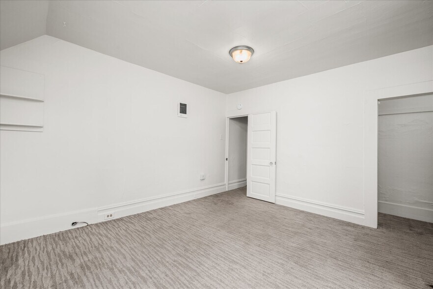 More Photos Of 527 Monroe St, Eugene Apartments For Sale