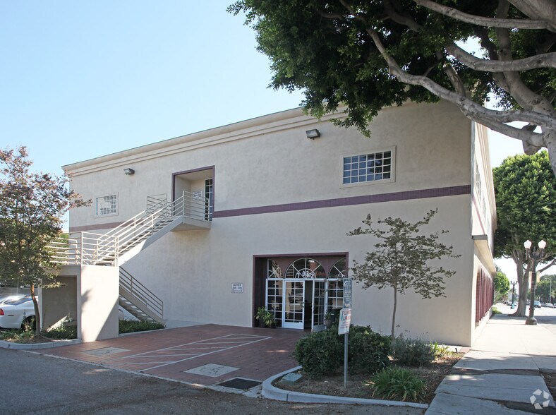 More Photos Of 7032 Comstock Ave, Whittier Loft Creative Space For Lease