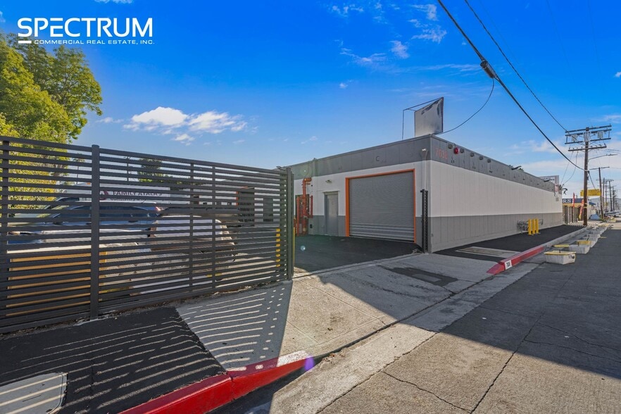 More Photos Of 7638 Deering Ave, Canoga Park Manufacturing For Sale