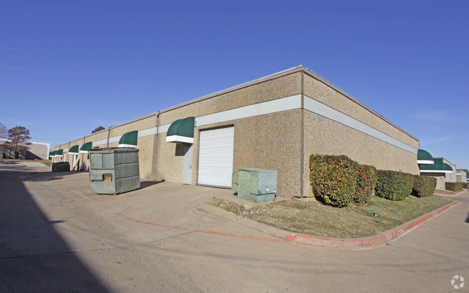 More Photos Of 1225 E Corporate Dr, Arlington Light Manufacturing For Lease