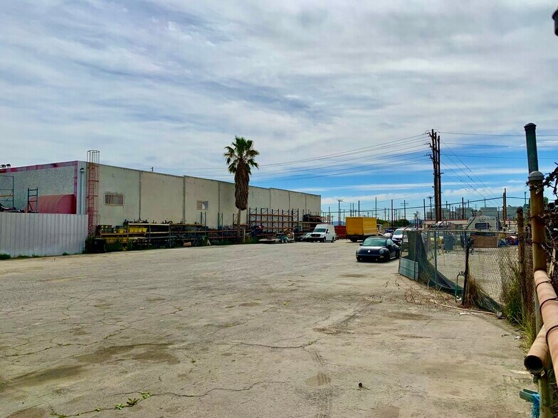 More Photos Of 9833 Glenoaks Blvd, Sun Valley Land For Lease