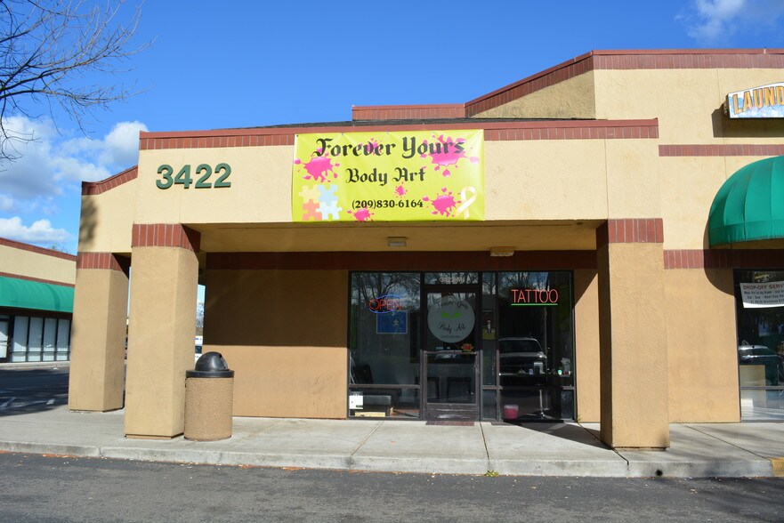 More Photos Of 3410 W Hammer Ln, Stockton Freestanding For Lease
