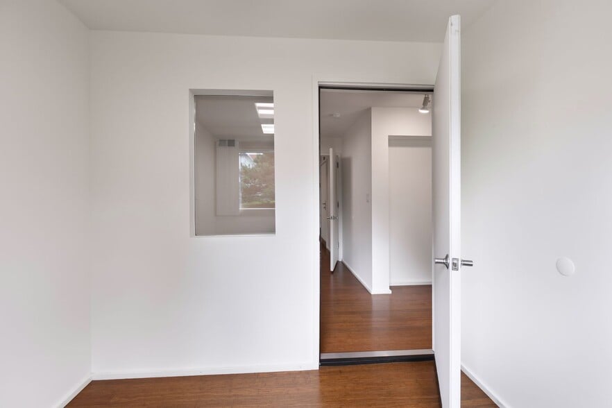 More Photos Of 901 NE 23rd Ave, Saint Anthony Office For Sale