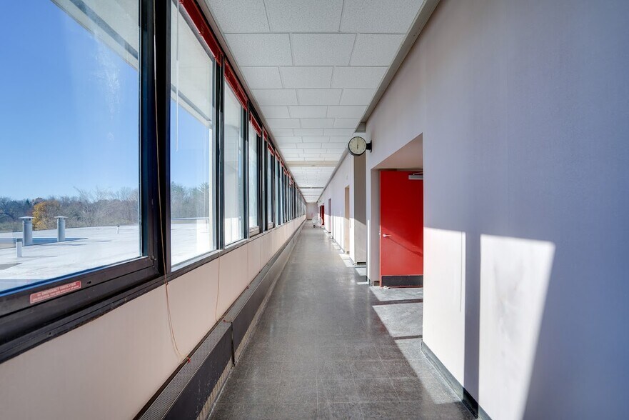 More Photos Of 275 Portsmouth Ave, Stratham Light Manufacturing For Sale