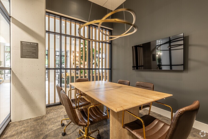 More Photos Of 10306 SE Main St, Milwaukie Apartments For Lease