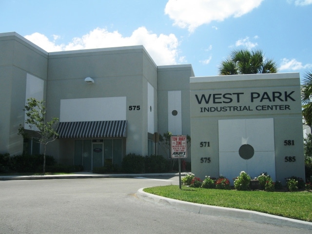 More Photos Of 571 NW Mercantile Pl, Port Saint Lucie Light Manufacturing For Lease