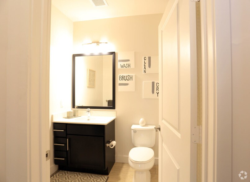 More Photos Of 515 West Ave, Norwalk Unknown For Lease