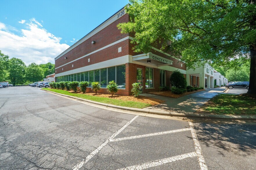 More Photos Of 3120 Latrobe Dr, Charlotte Showroom For Lease