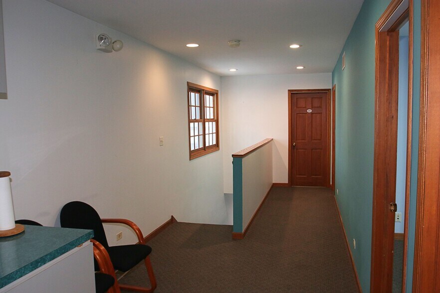 More Photos Of 34 W Grand Ave, Fox Lake Loft Creative Space For Lease