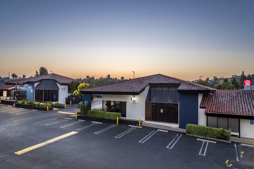 More Photos Of 20833-20861 Ventura Blvd, Woodland Hills Storefront Retail Office For Sale