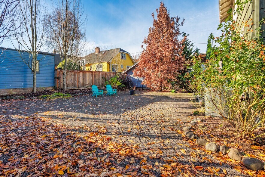 More Photos Of 510 NE Dekum St, Portland Office For Sale