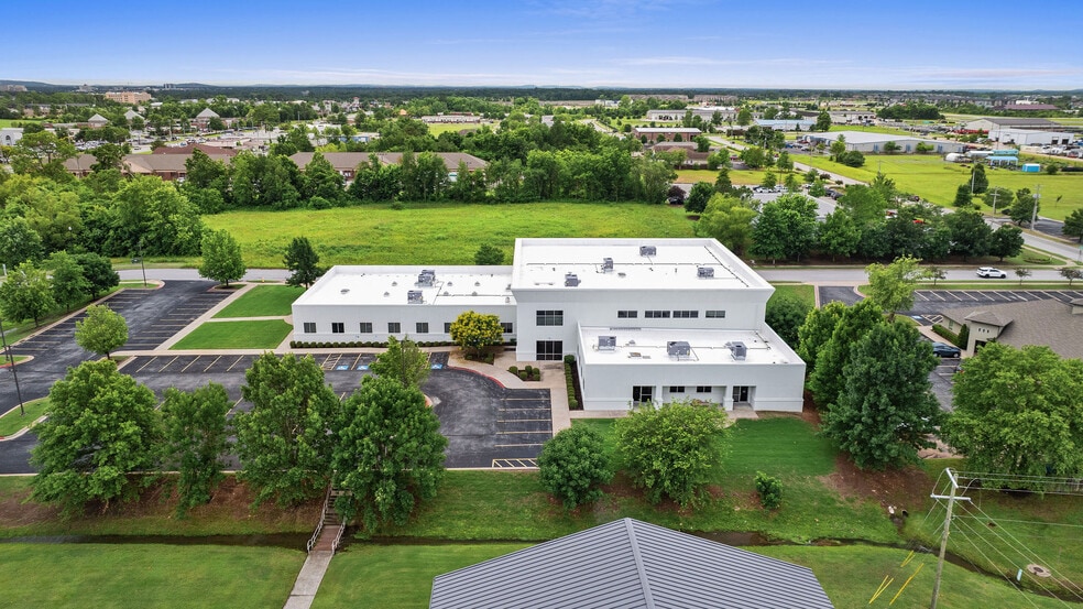 More Photos Of 300 SW 24th St, Bentonville Office For Lease