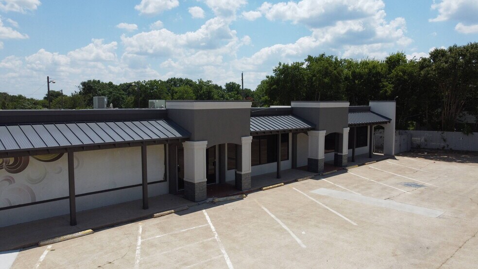 More Photos Of 202 W Center St, Duncanville Freestanding For Lease