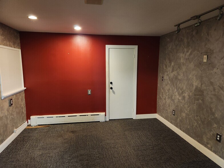 More Photos Of 2828 10th St NE, Washington Warehouse For Lease