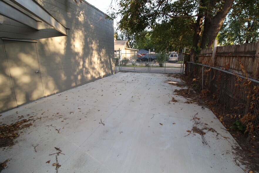 More Photos Of 940 Miami Ave, Kansas City Warehouse For Lease