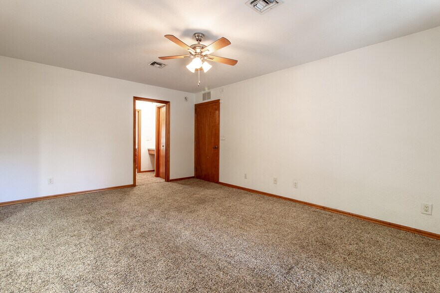 More Photos Of 3255 SE 3rd Ave, Ocala Office Residential For Sale