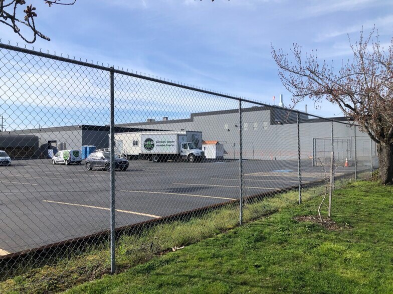 More Photos Of 1400 Cross St, Eugene Refrigeration Cold Storage For Lease