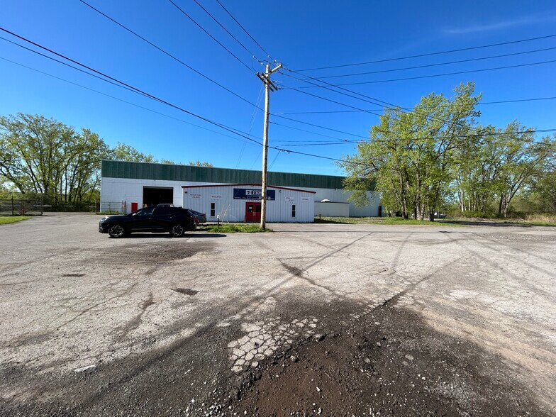More Photos Of 2117 Old Union Rd, Buffalo Manufacturing For Lease