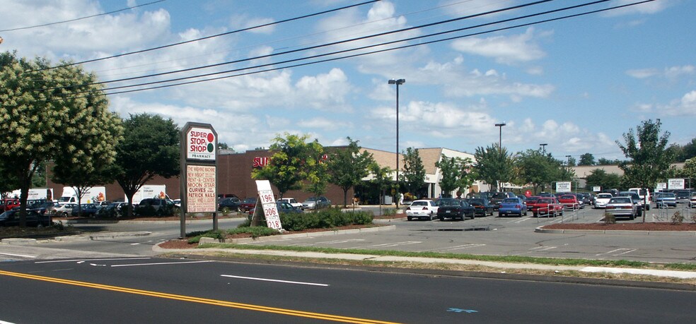 More Photos Of 100 Division St, Ansonia Supermarket For Lease