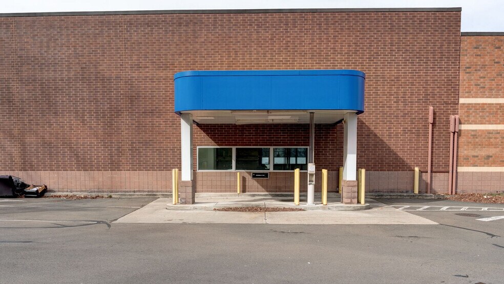 More Photos Of 85 Middletown Ave, North Haven Drugstore For Sale