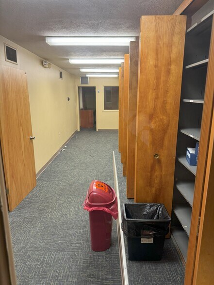 More Photos Of 2020 Starr Ave, Toledo Medical For Lease