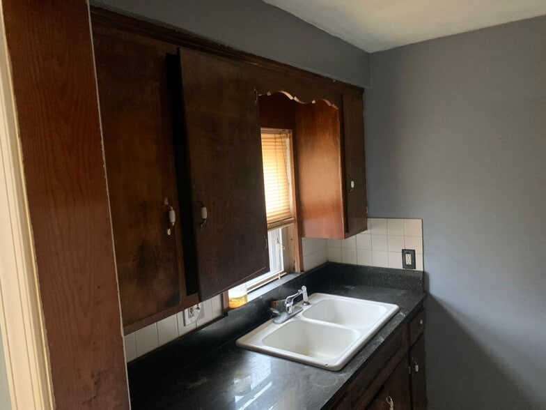 More Photos Of 2521 Noble Rd, Cleveland Heights Apartments For Sale