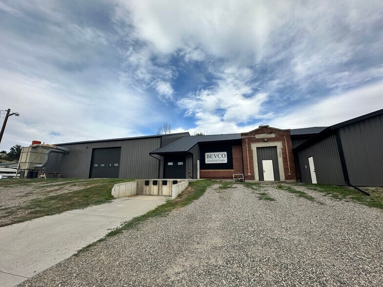 More Photos Of 1627 Dickie Rd, Billings Manufacturing For Lease