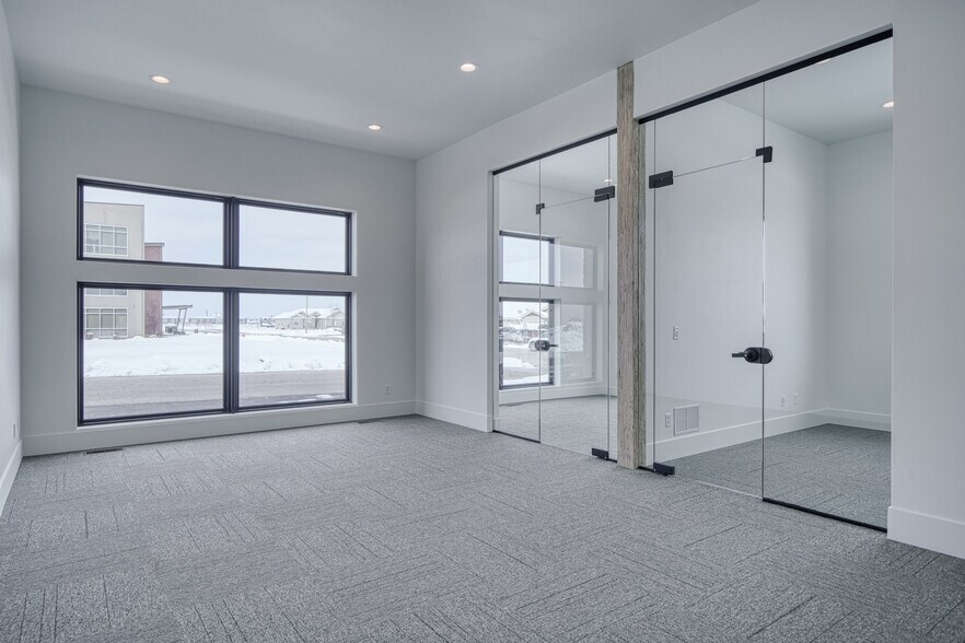 More Photos Of 1070 Curlew Dr, Ammon Medical For Lease