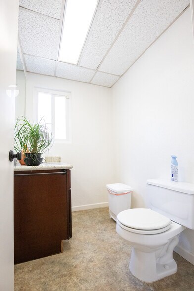 More Photos Of 917-923 Drever St, West Sacramento Office Residential For Sale