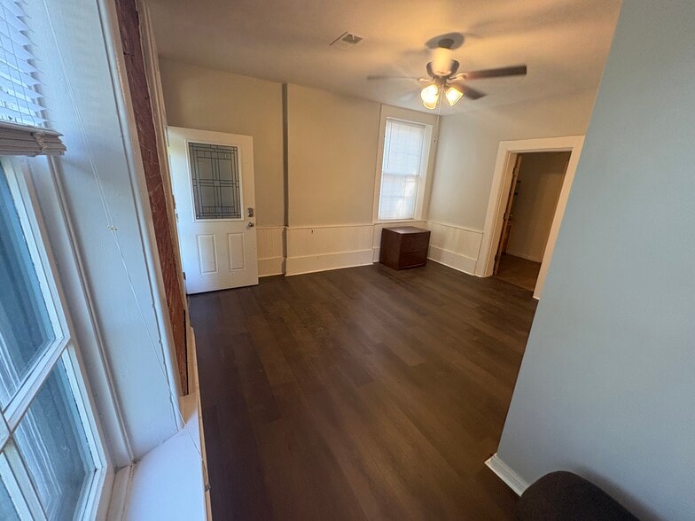 More Photos Of 114 Wellington Pl, Cincinnati Office Residential For Lease