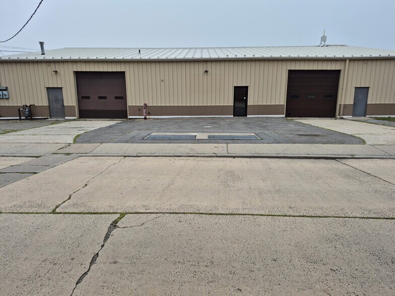 More Photos Of 61 Water St, Ossining Warehouse For Lease