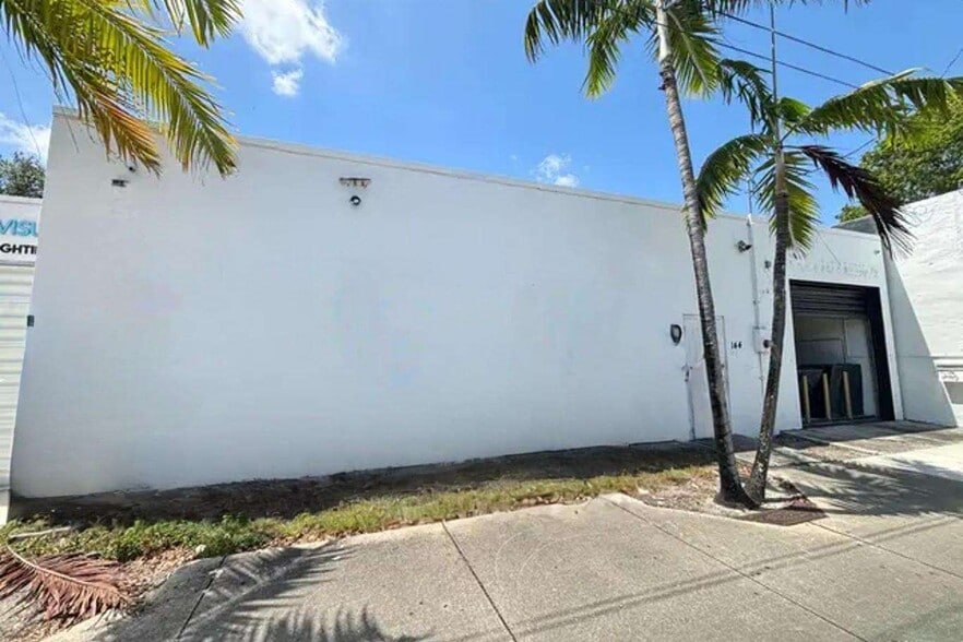 More Photos Of 144 NW 36th St, Miami Light Distribution For Lease