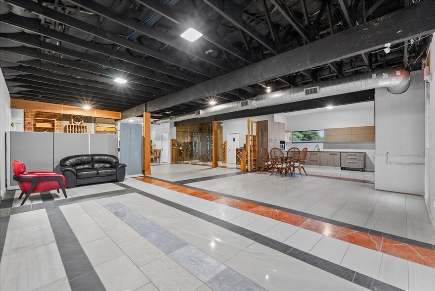 More Photos Of 2113 Garden Rd, Pearland Light Distribution For Sale