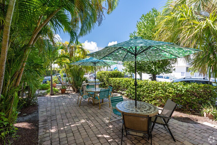 More Photos Of 326 Coolidge St, Hollywood Hotel For Sale