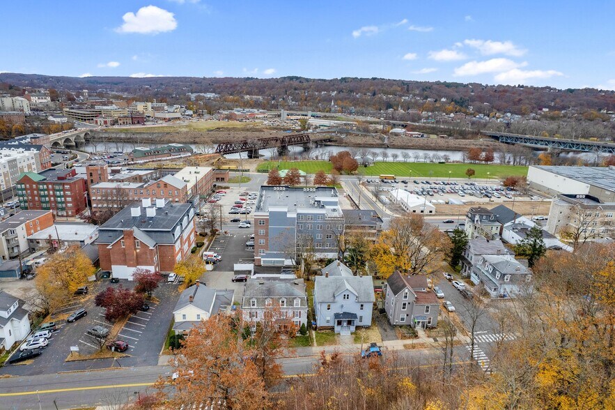 More Photos Of 356 Howe Ave, Shelton Apartments For Lease