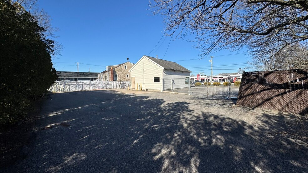 More Photos Of 199 E Montauk Hwy, Lindenhurst Freestanding For Sale